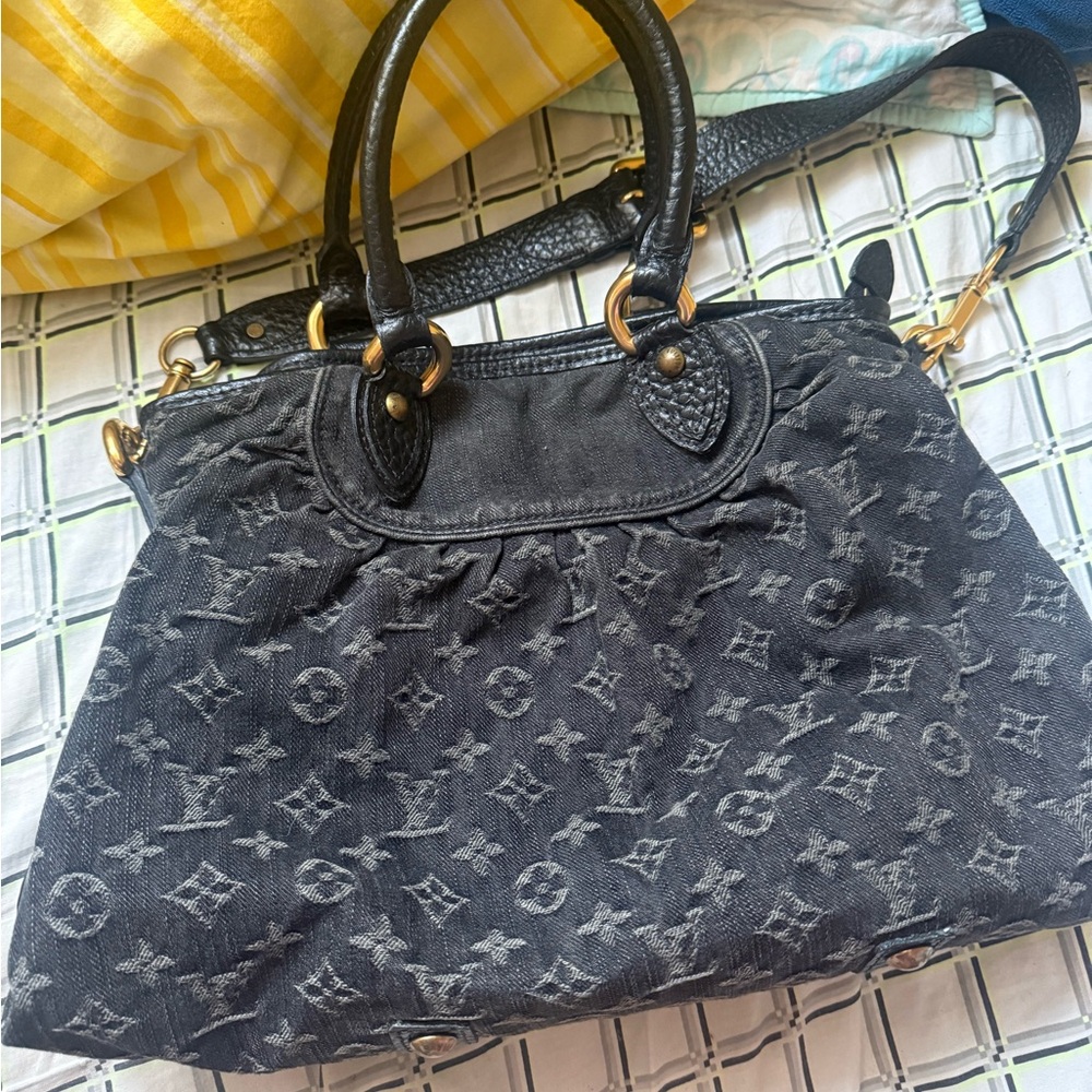 LOUIS VUITTON

Denim Neo Cabby MM Black
